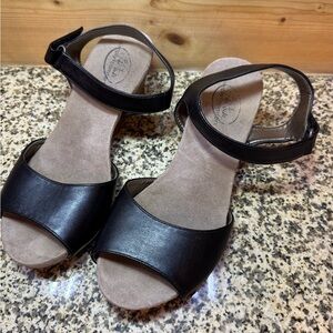 Life Stride Simply Comfort‎ Black Leather Wedge Sandals Women's Size 8